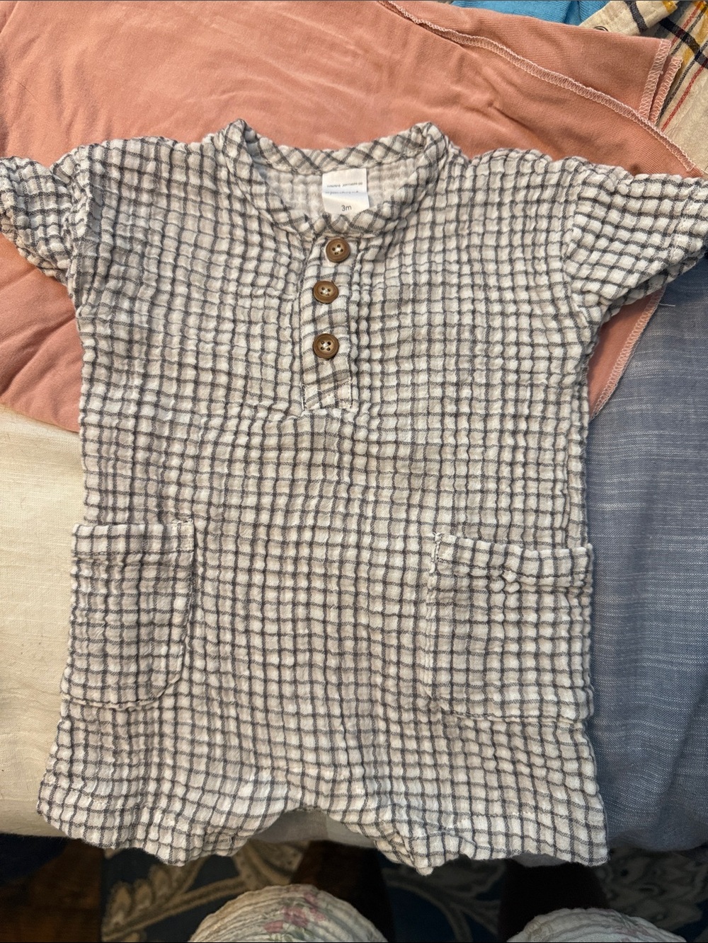 Checked Muslin Baby One-Piece Bodysuit in Cream and Gray 114